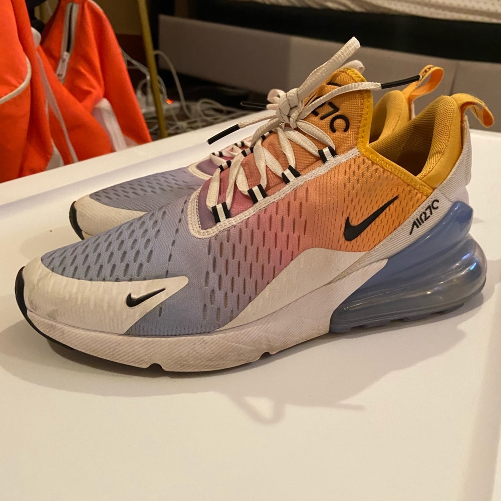 Nike Air270s